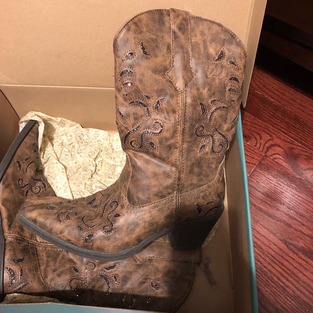 Roper Pointed Toe Boots